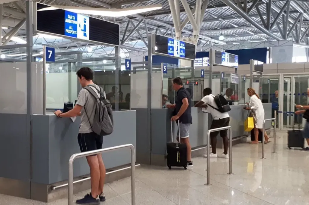 ЄС запроваджує біометричний контроль з 12 жовтня: українців чекають нові правила перетину кордону