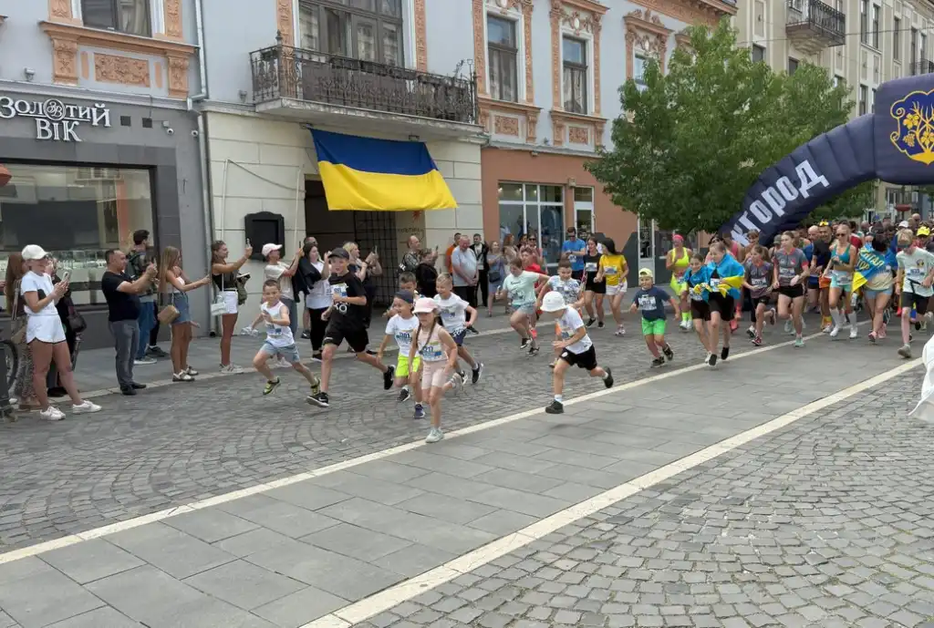 В Ужгороді відбувся шостий забіг «Шаную воїнів, біжу за Героїв України»