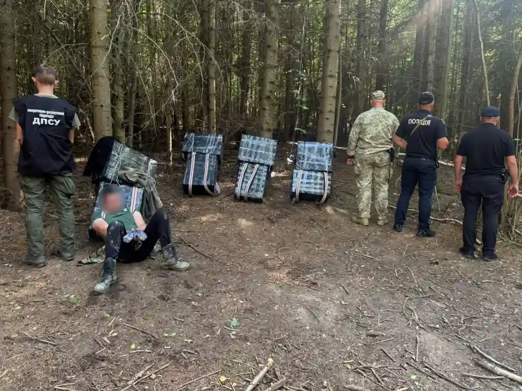 На Буковині прикордонники зірвали хитрий план контрабандистів із сигаретами