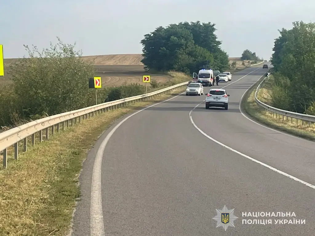 На Львівщині мотоцикліст врізався у відбійник і загинув на місці