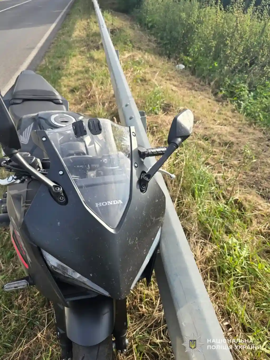 На Львівщині мотоцикліст врізався у відбійник і загинув на місці