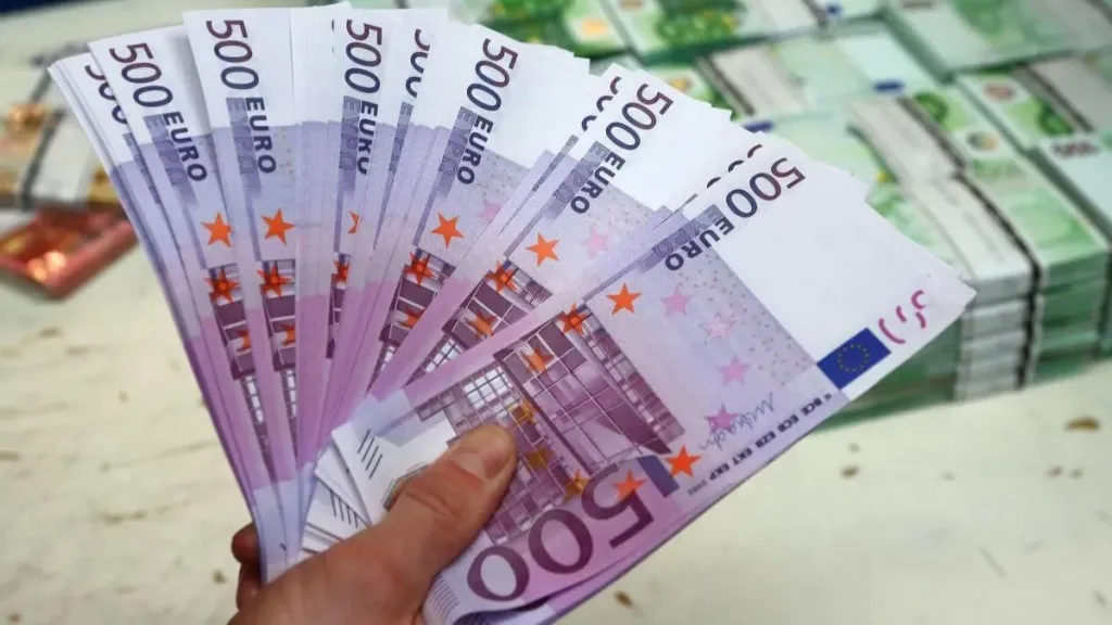 Європа шукає фінансові резерви: як заощадження можуть врятувати пенсії