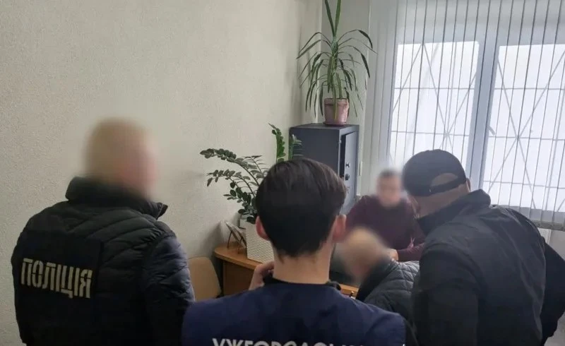 Ввозили авто для військових, а продавали цивільним: директора благодійної організації викрили на махінаціях (ФОТО)