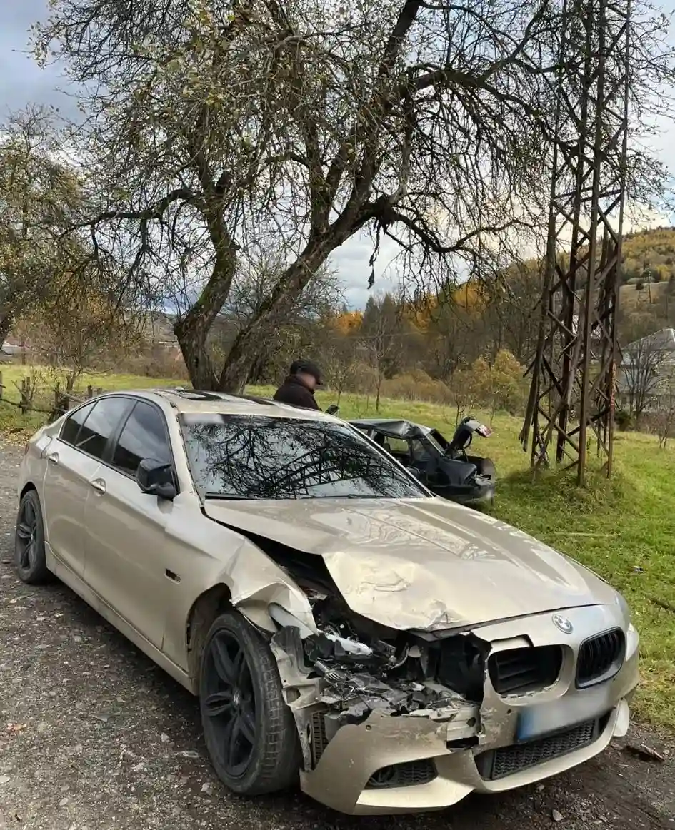 П’яний водій «BMW» підрізав «ВАЗ»: є жертви – подробиці ДТП на Закарпатті (ФОТО)