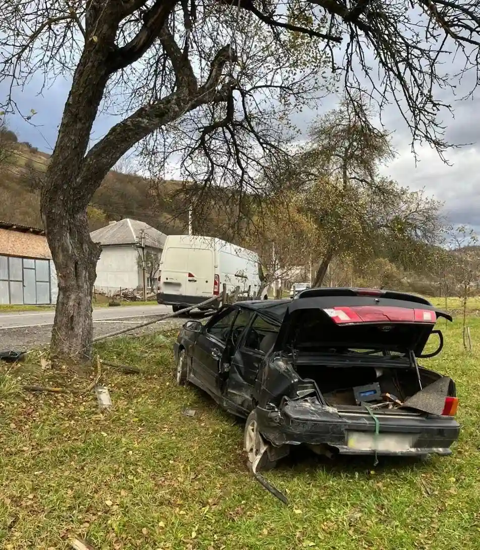 П’яний водій «BMW» підрізав «ВАЗ»: є жертви – подробиці ДТП на Закарпатті (ФОТО)