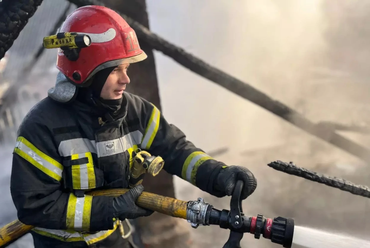 Знайшли обвуглене тіло жінки у День Всіх Святих: масштабна пожежа підняла на ноги жителів Закарпаття
