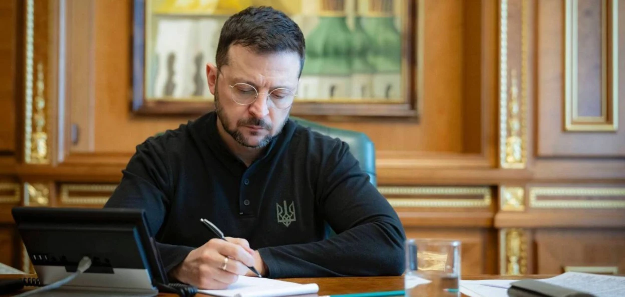 Революційне рішення: Зеленський підписав закон, що дозволяє бронювати чоловіків без військового квитка та у розшуку