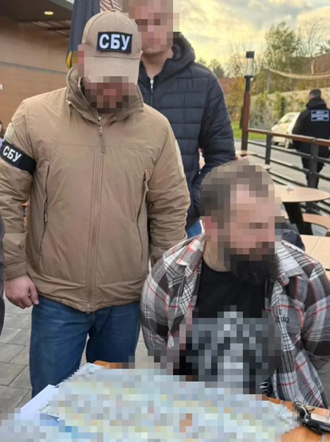 На Закарпатті затримали посадовця, який “з мигалками” перевозив “ухилянтів” за кордон