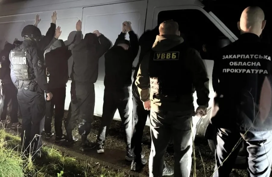 На Закарпатті “ділки” облаштували «власний» пункт пропуску за 100 метрів від КПП «Вилок»