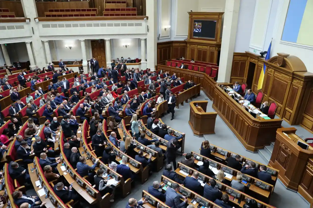 Рада схвалила скандальний законопроєкт №14005