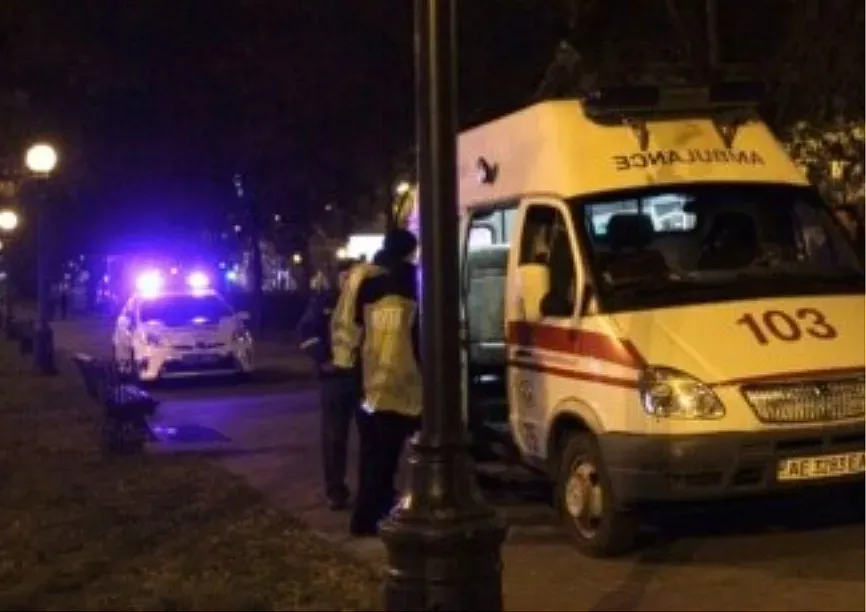 Під мостом було виявлено чоловіка у військовій формі: на жаль врятувати його не змогли