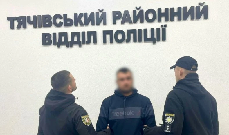 Бив палицею і стільцем: на Закарпатті чоловік до напівсмерті побив пенсіонерку