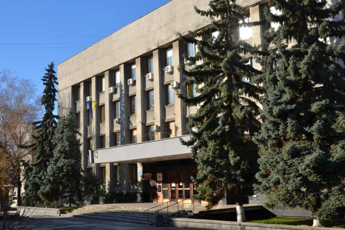 Ужгородська міськрада звернулась до підприємців щодо самовільно встановлених конструкцій