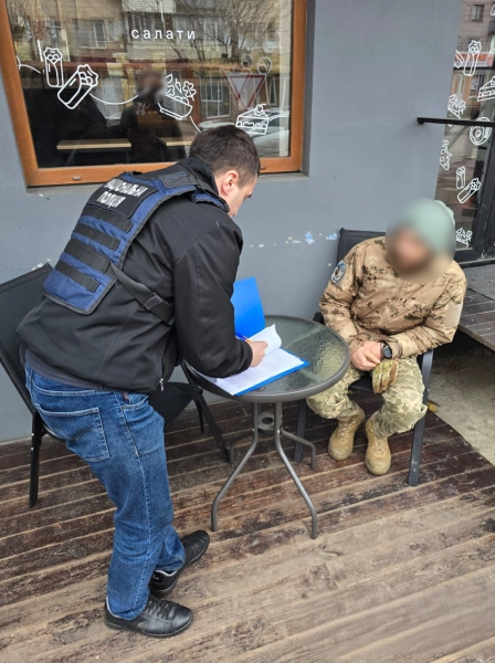 Син мера українського міста отримував соцвиплати за фейкову інвалідність, які програвав у онлайн-казино