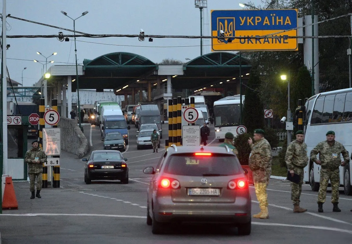 Нововведення на кордонах України – водіїв блокуватимуть: з 24 листопада “єЧерга” вводить жорсткі правила