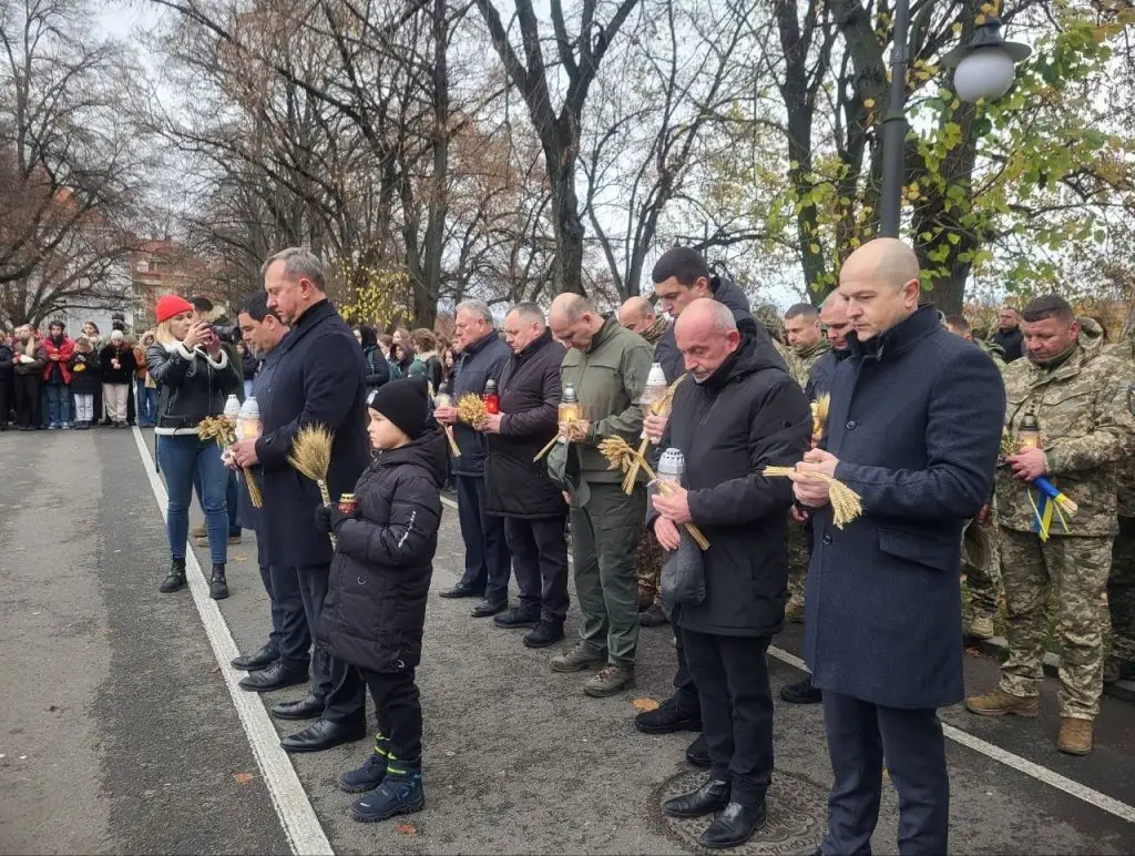 Біля монументу «Свіча пам’яті» в Ужгороді відбувся меморіальний захід