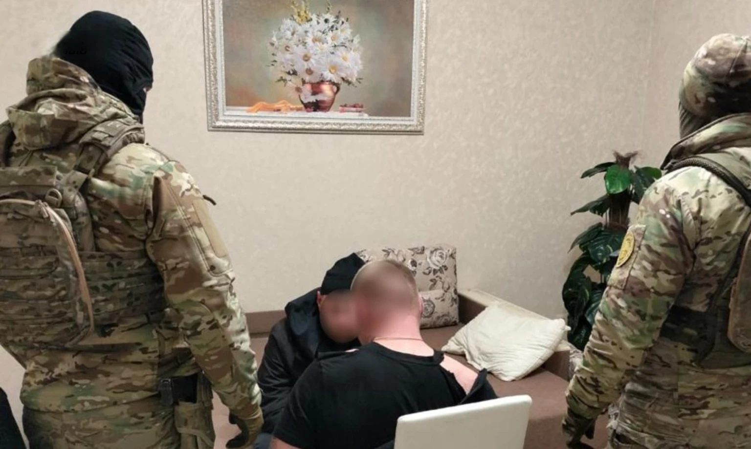 У ЄС — поза межами пунктів пропуску: жителя Закарпаття підозрюють в переправленні чоловіків за кордон