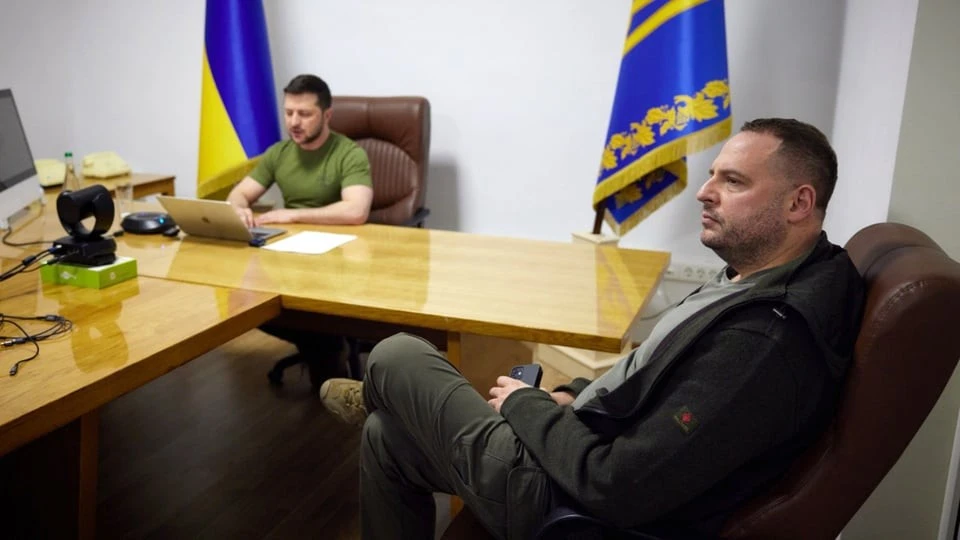 Єрмак після відставки: розрив повноважень без розриву довіри