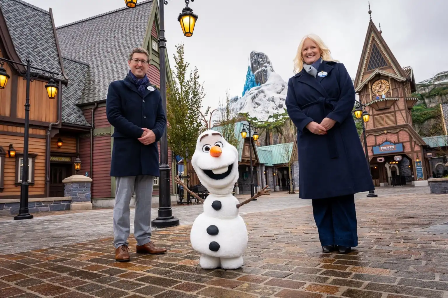 Disney показала робота-Олафа, який вміє ходити і взаємодіяти з відвідувачами