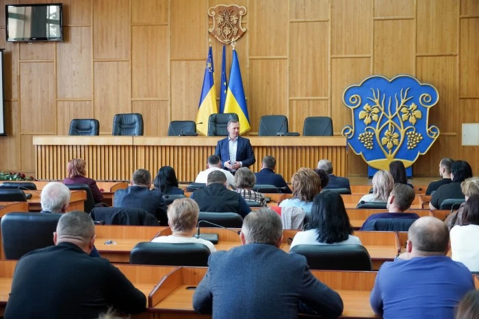 В Ужгороді до Дня місцевого самоврядування нагородили працівнивників та депутатів міської ради