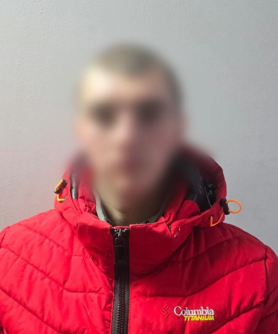 У селі Богдан затримали 18-річного зловмисника, який обікрав місцевий магазин