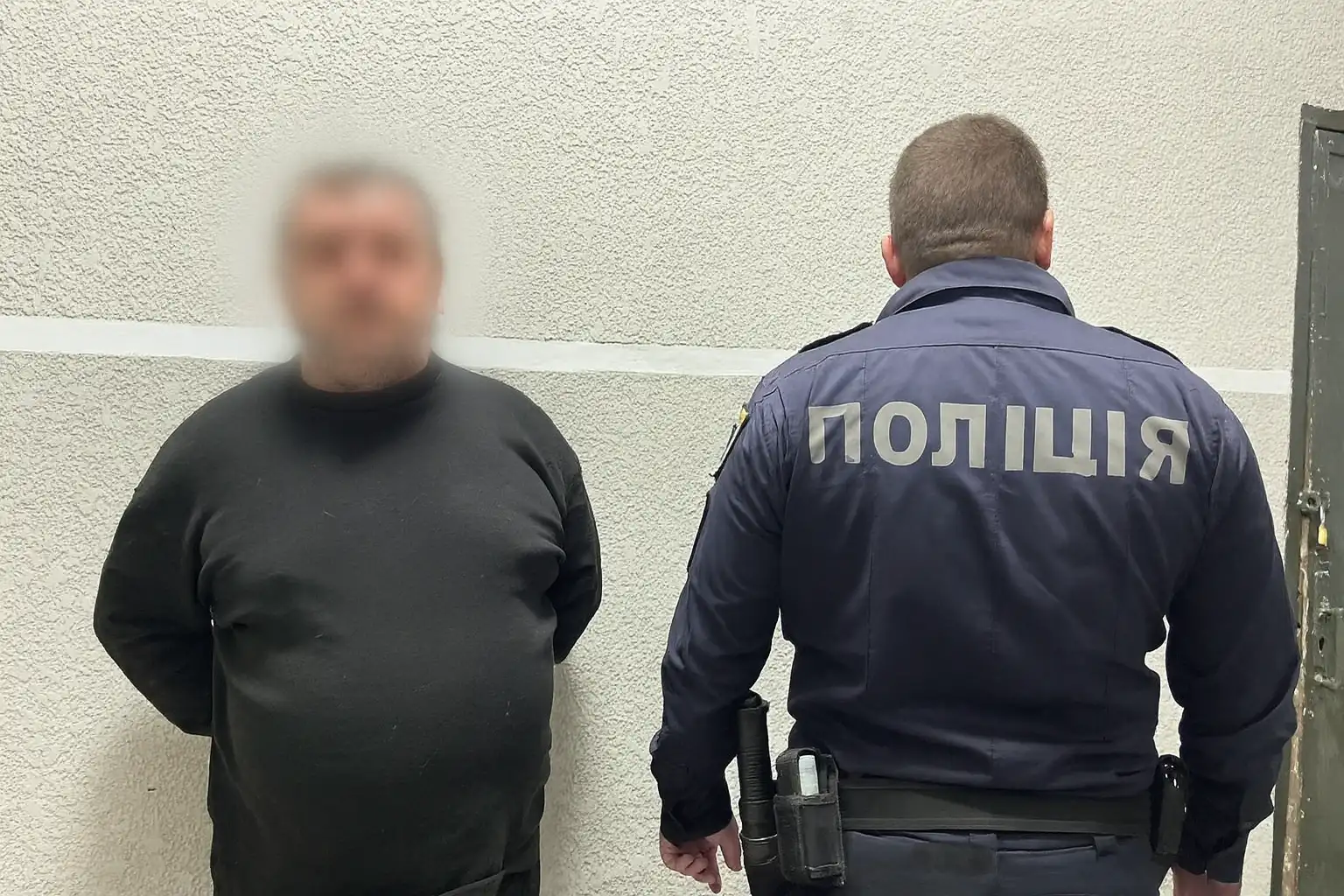 На Хустщині чоловік жорстоко побив односельця лопатою: потерпілий у лікарні, нападника затримано
