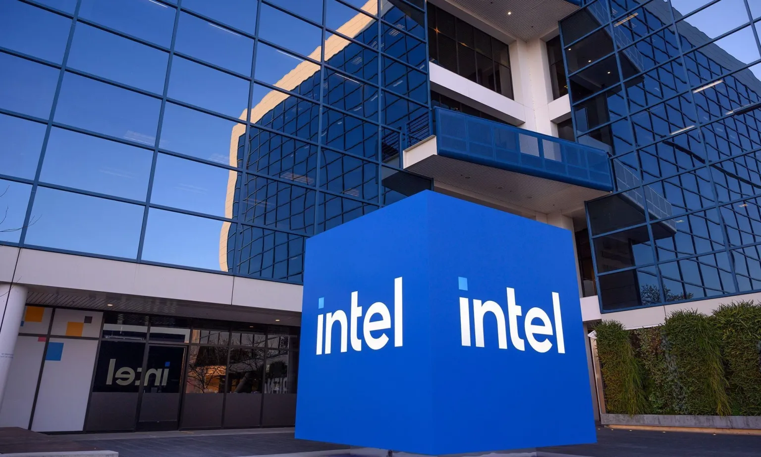 Apple розглядає Intel як потенційного виробника чипів для iPhone