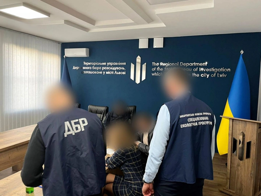 На Закарпатті прокурори встановили нові факти у справі депутата облради, який контролював незаконний збут дубу
