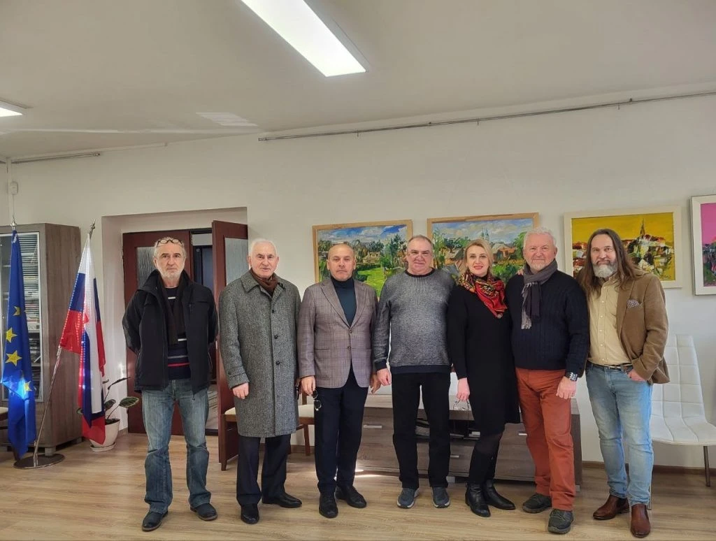 Виставку «Місто» представили закарпатські митці у Генконсульстві Словаччини в Ужгороді