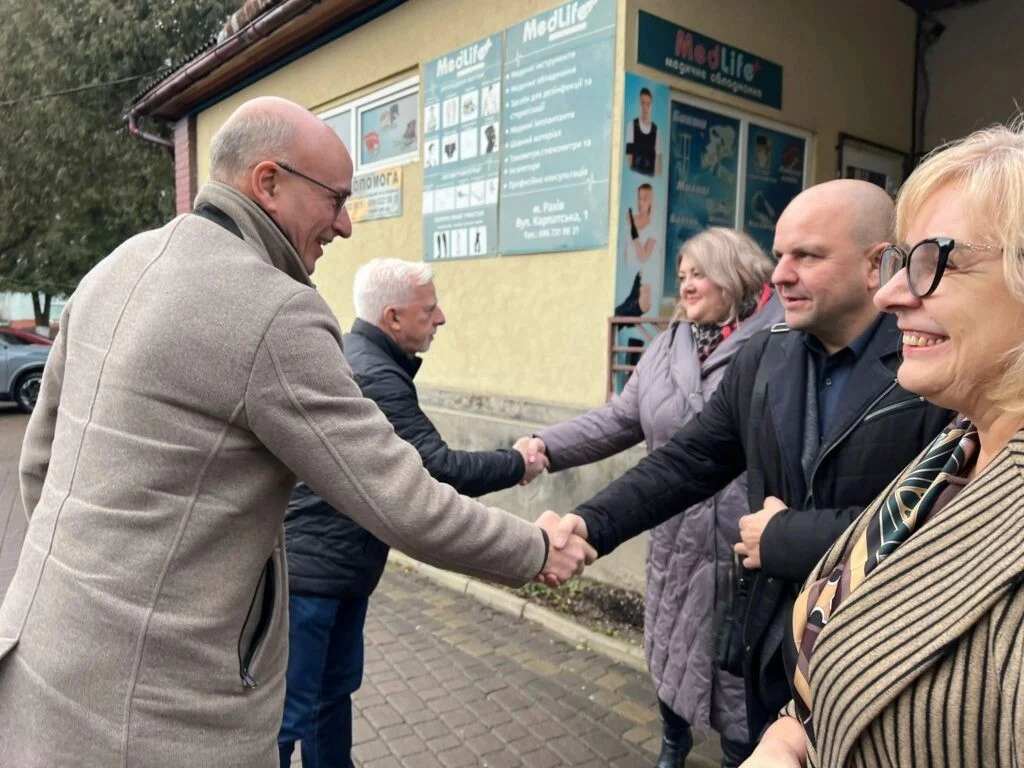 Міжнародні меценати відвідали Рахів та підтримали розвиток реабілітації для військових