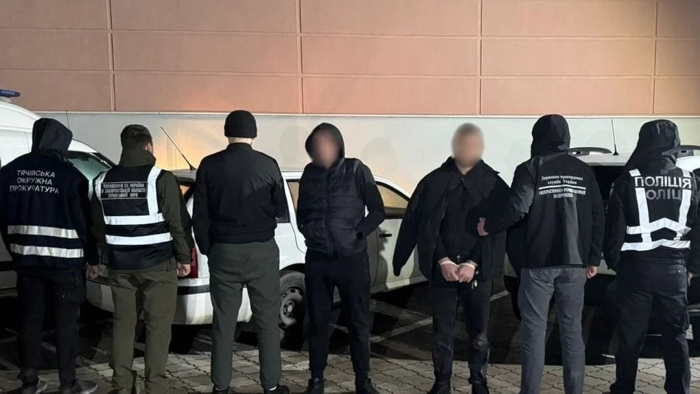 8 тисяч доларів за переправлення річкою до Румунії: на Закарпатті затримали двох підозрюваних чоловіків