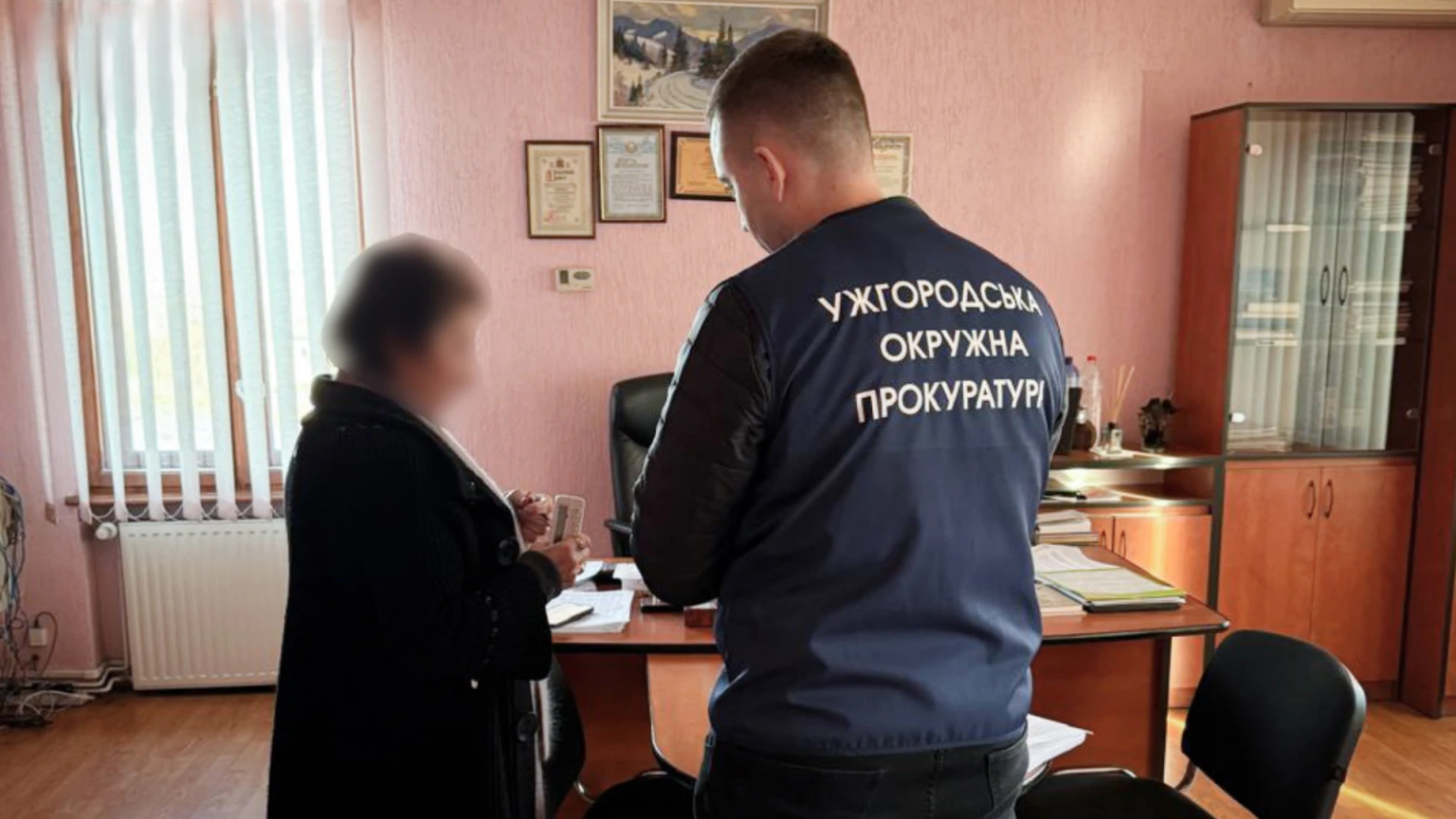 Майже 2 мільйони за «руїни»: на Закарпатті викрили схему з купівлею будівлі під ЦНАП