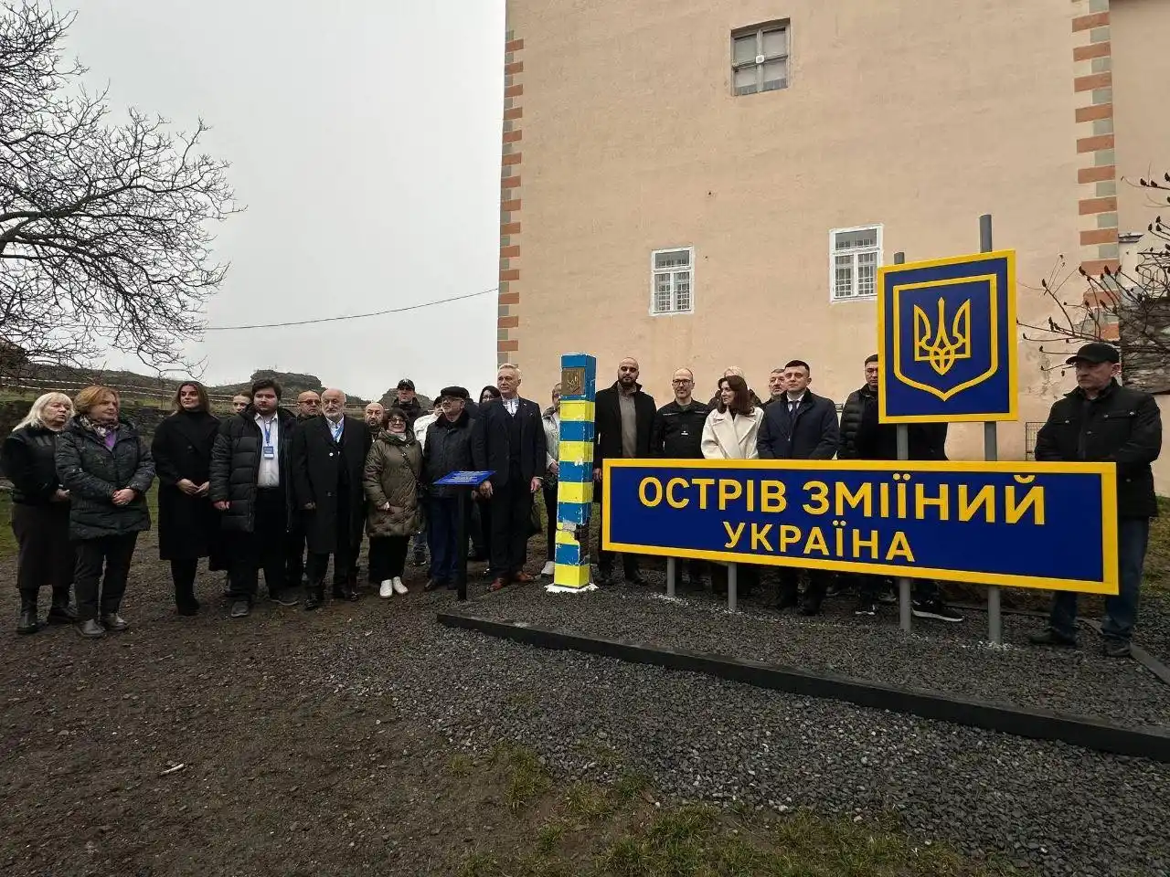 На території Ужгородського замку встановили прикордонний стовп із острова Зміїний