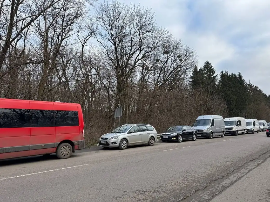 Оформили понад 75 тисяч людей за добу: яка ситуація у пунктах пропуску на Львівщині