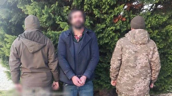 Пішки до ЄС без квитка: на Закарпатті зупинили громадянина Румунії поблизу кордону