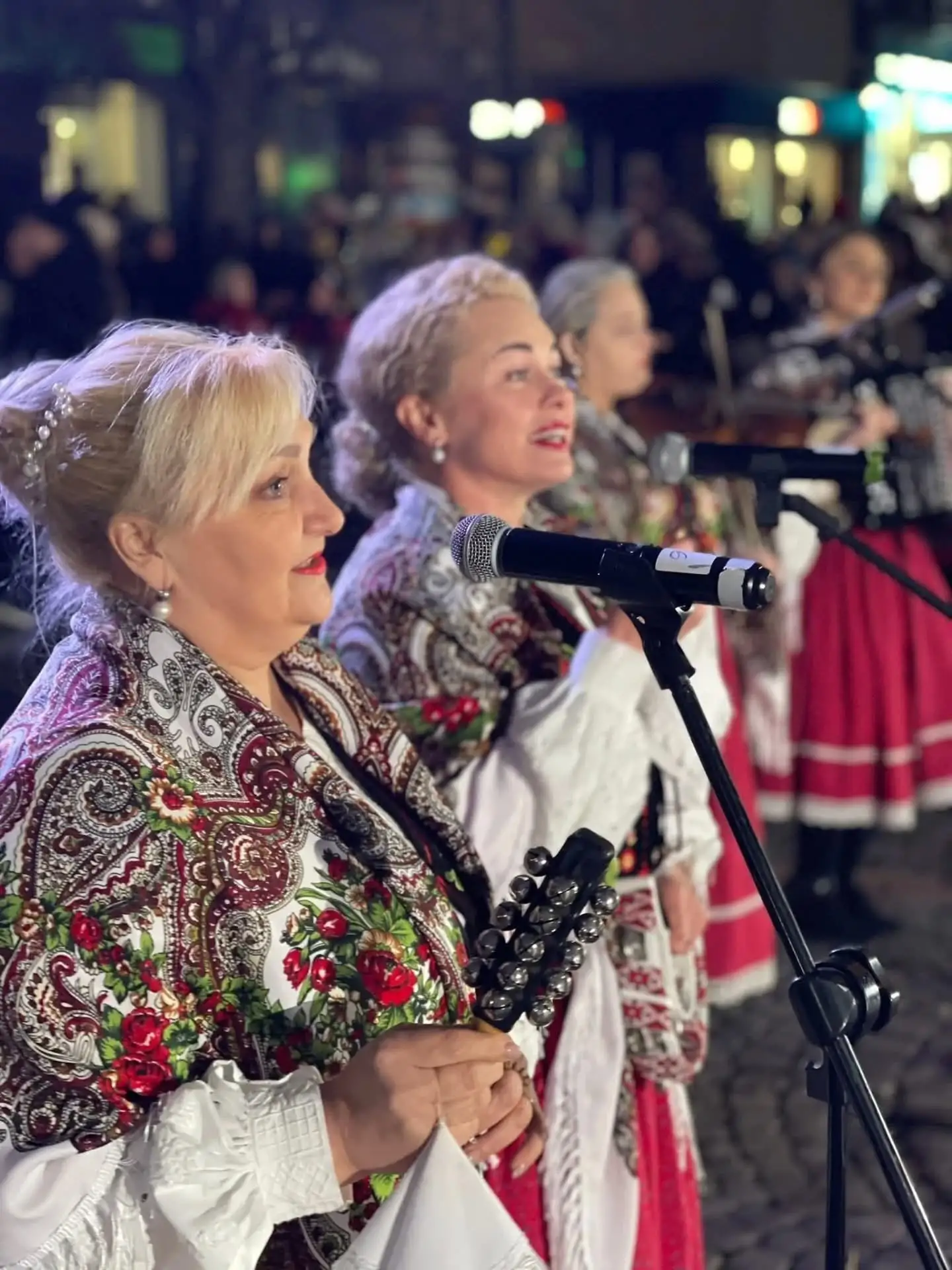 Різдвяні колядки в серці Мукачева зібрали кошти для українських військових