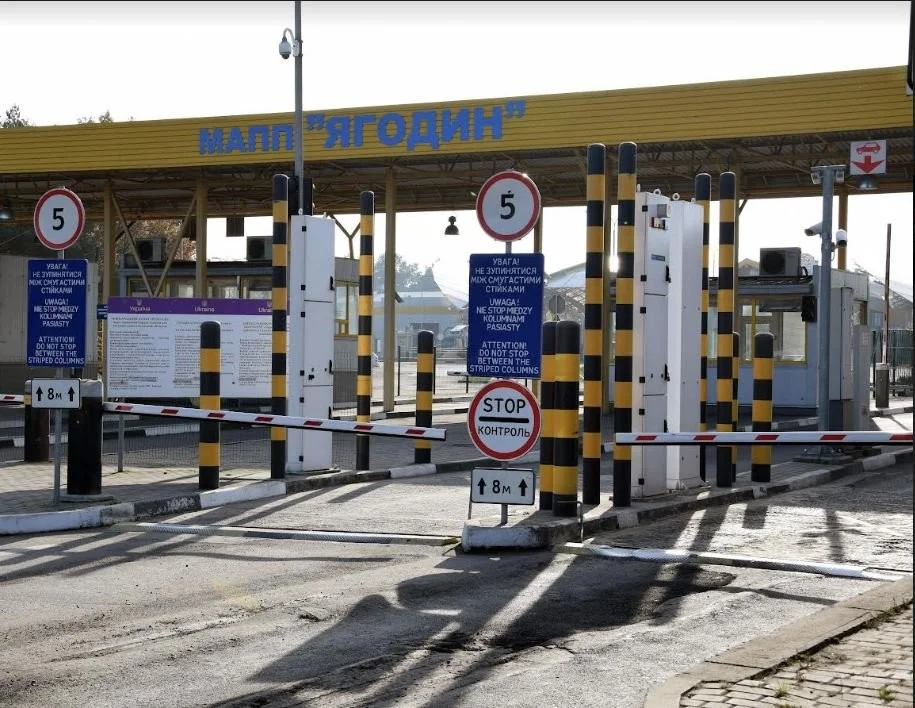 Передсвятковий наплив на західному кордоні: Волинські пункти працюють на межі пропускної здатності