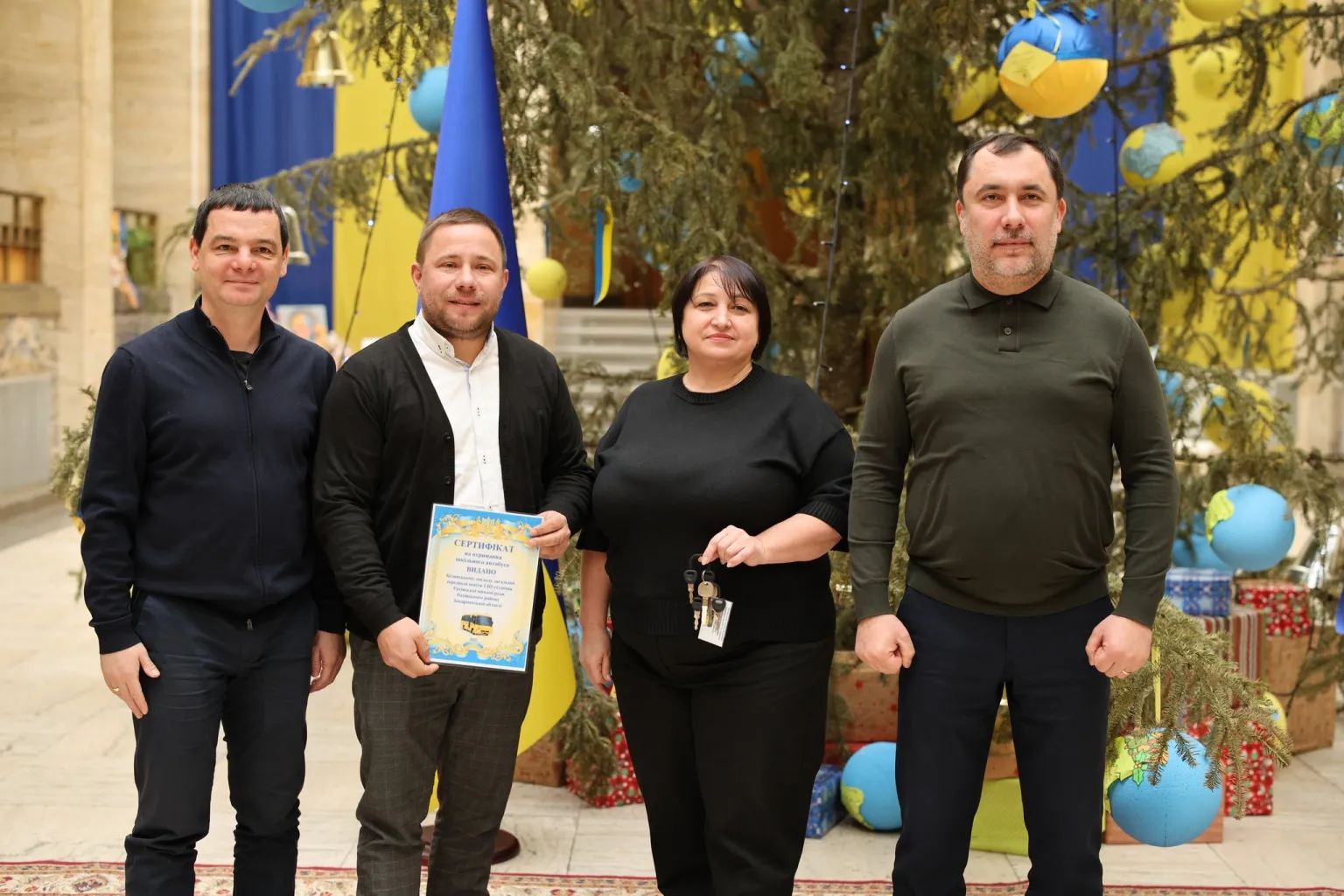 Дорога до школи стане ближчою: гірські громади Закарпаття отримали нові автобуси
