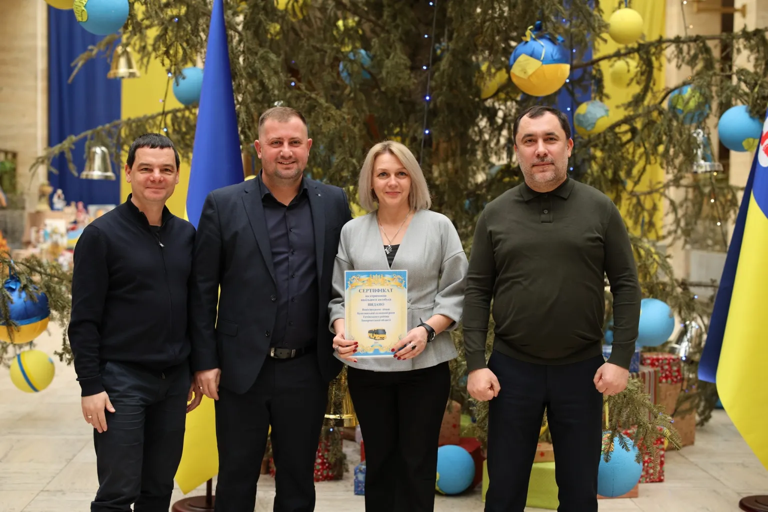 Дорога до школи стане ближчою: гірські громади Закарпаття отримали нові автобуси
