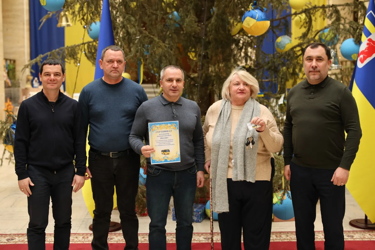 Дорога до школи стане ближчою: гірські громади Закарпаття отримали нові автобуси
