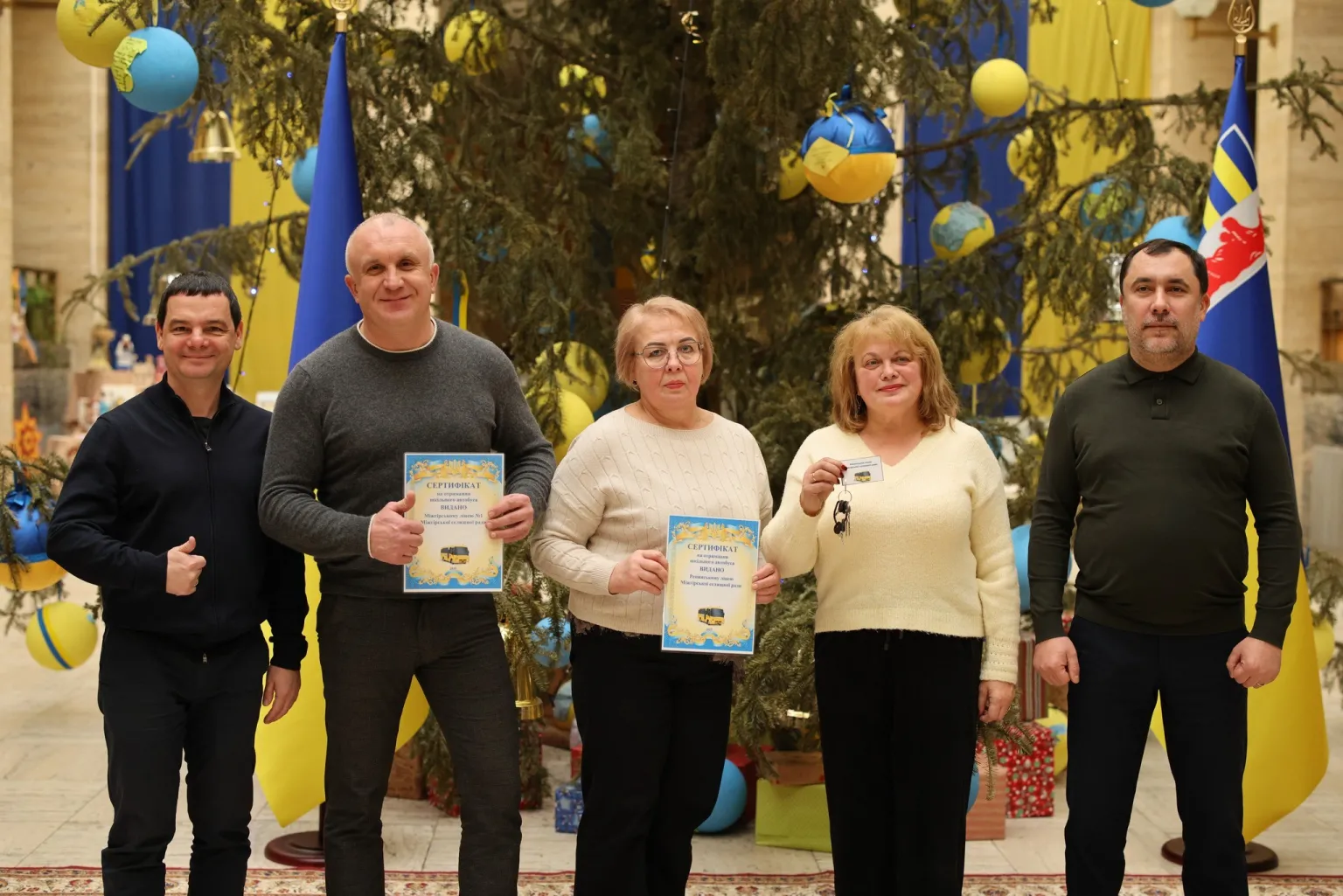 Дорога до школи стане ближчою: гірські громади Закарпаття отримали нові автобуси