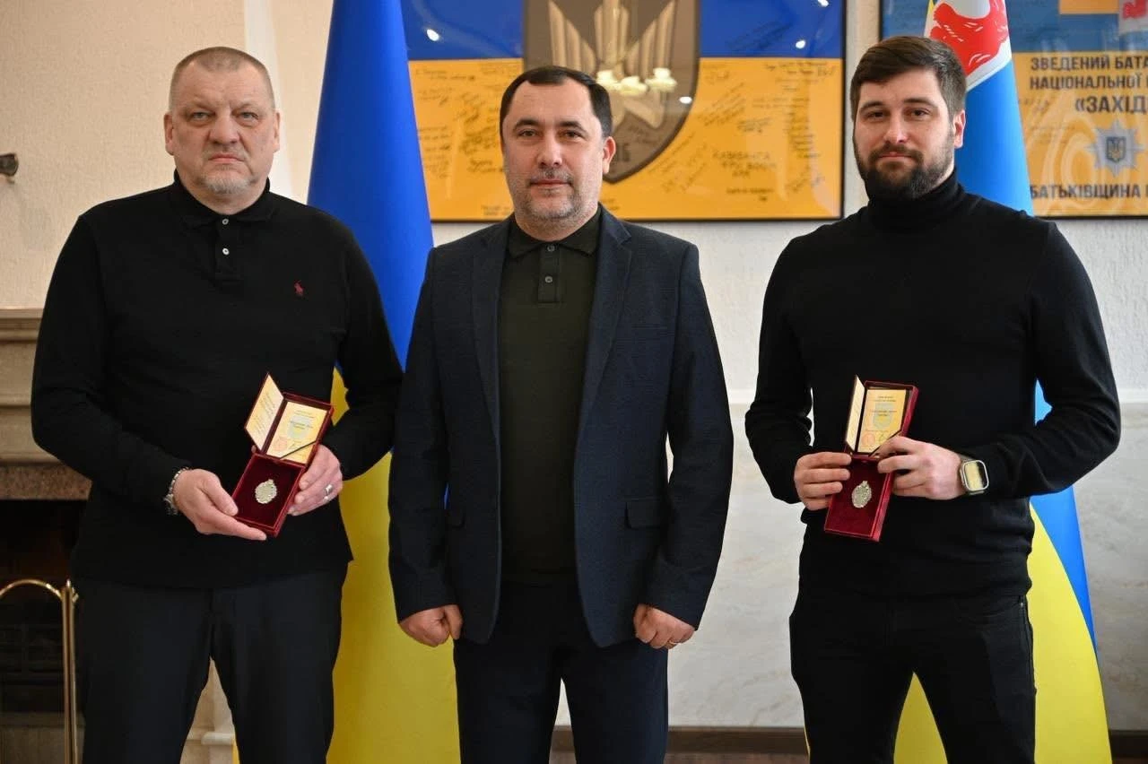 Дві професії – одна відданість: у Закарпатті відзначили митця і медика