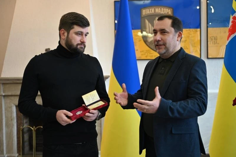 Дві професії – одна відданість: у Закарпатті відзначили митця і медика