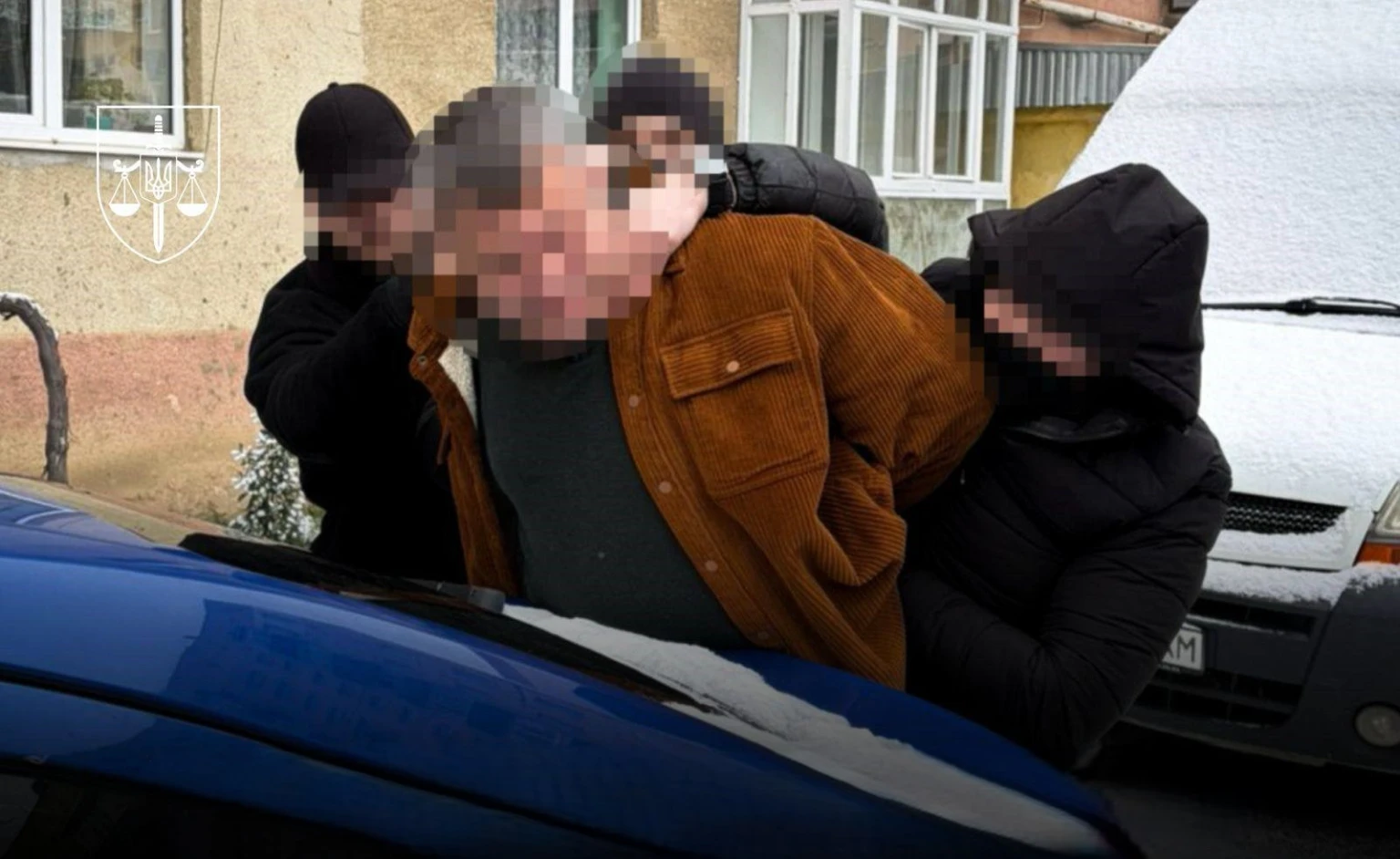 Кордон як «зелений коридор»: на Закарпатті викрили митника зі схемою ввезення елітних годинників