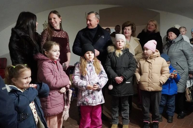 Свято тепла і підтримки: в Ужгороді австрійські волонтери привітали дітей-переселенців