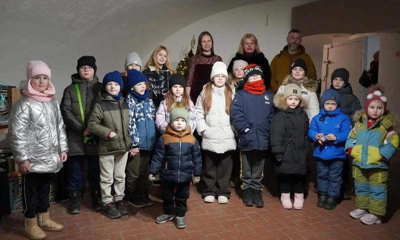 Свято тепла і підтримки: в Ужгороді австрійські волонтери привітали дітей-переселенців