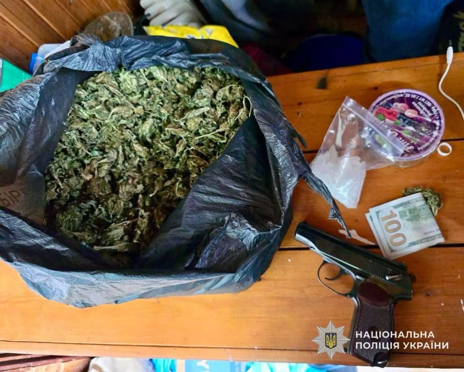 Пів мільйона на місяць: на Закарпатті завершили розслідування справи наркоугруповання