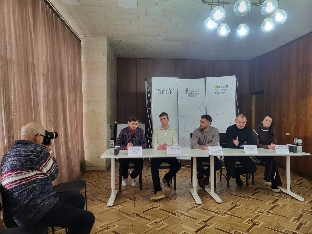 Комедія за лаштунками кіно: у закарпатському театрі готують сміливу прем’єру
