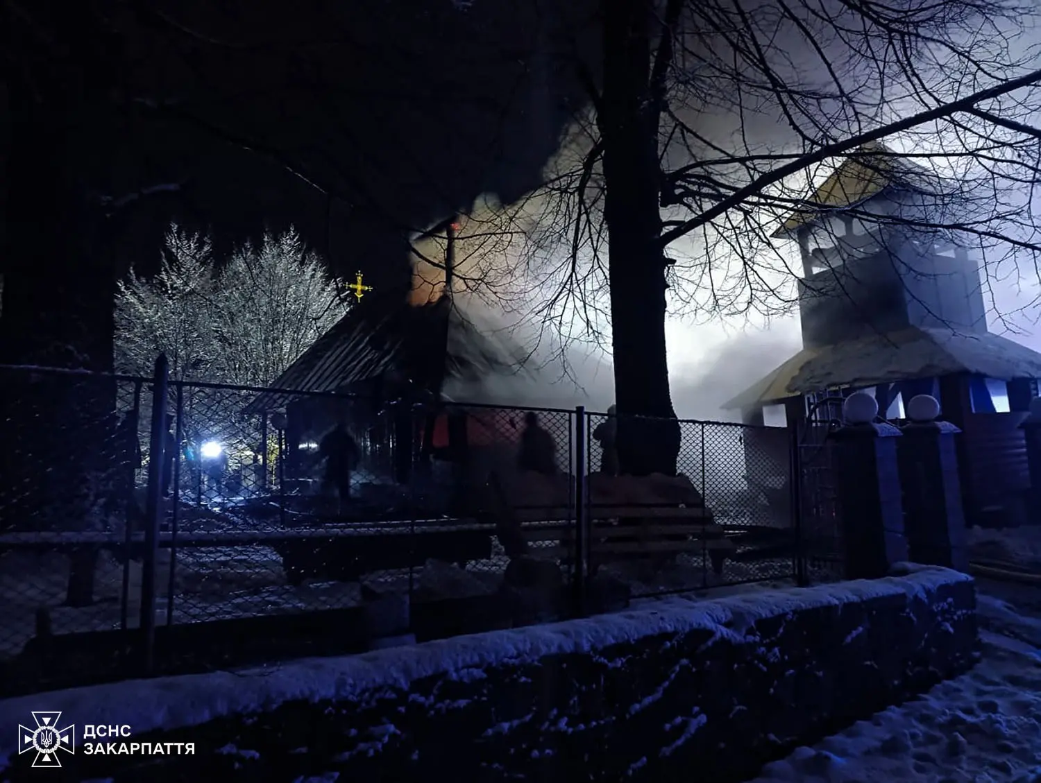 Після вогню – тиша і руїни: що залишилося від Михайлівської церкви на Хустщині