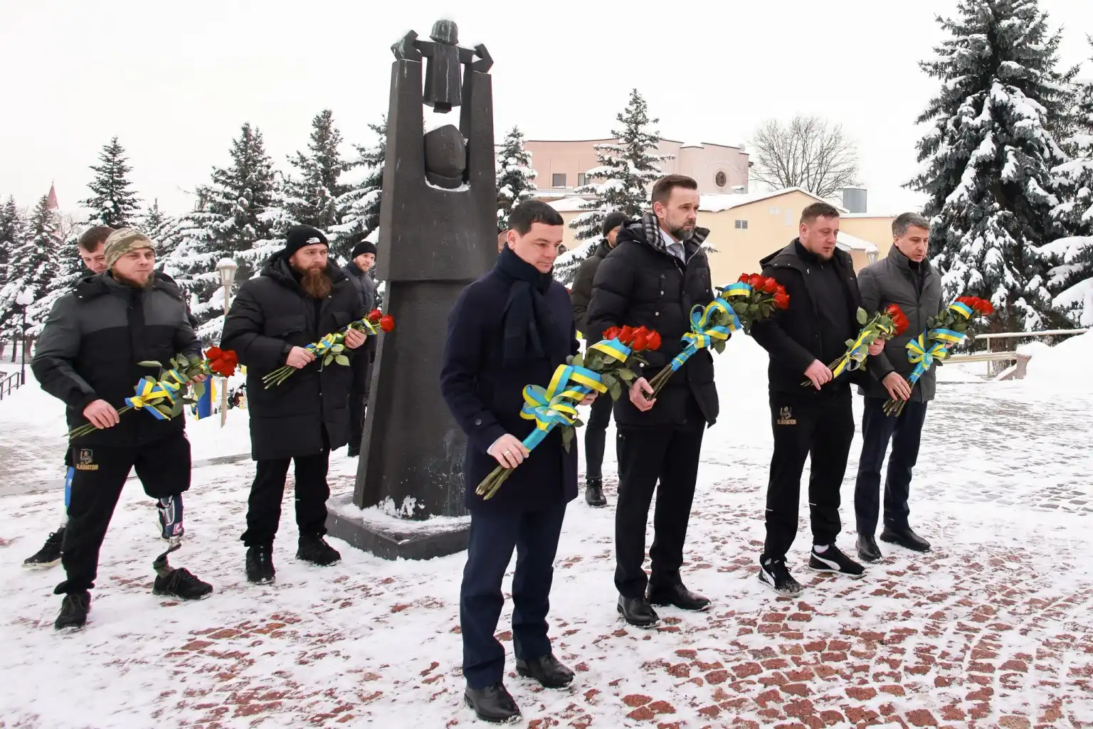 На Пагорбі Слави в Ужгороді вшанували полеглих захисників і говорили з ветеранами про підтримку